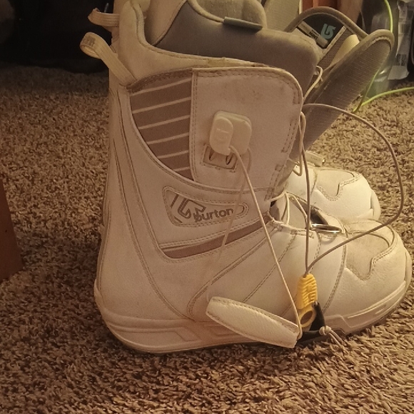 Burton Off-White Snowboard Boots - Picture 1 of 5